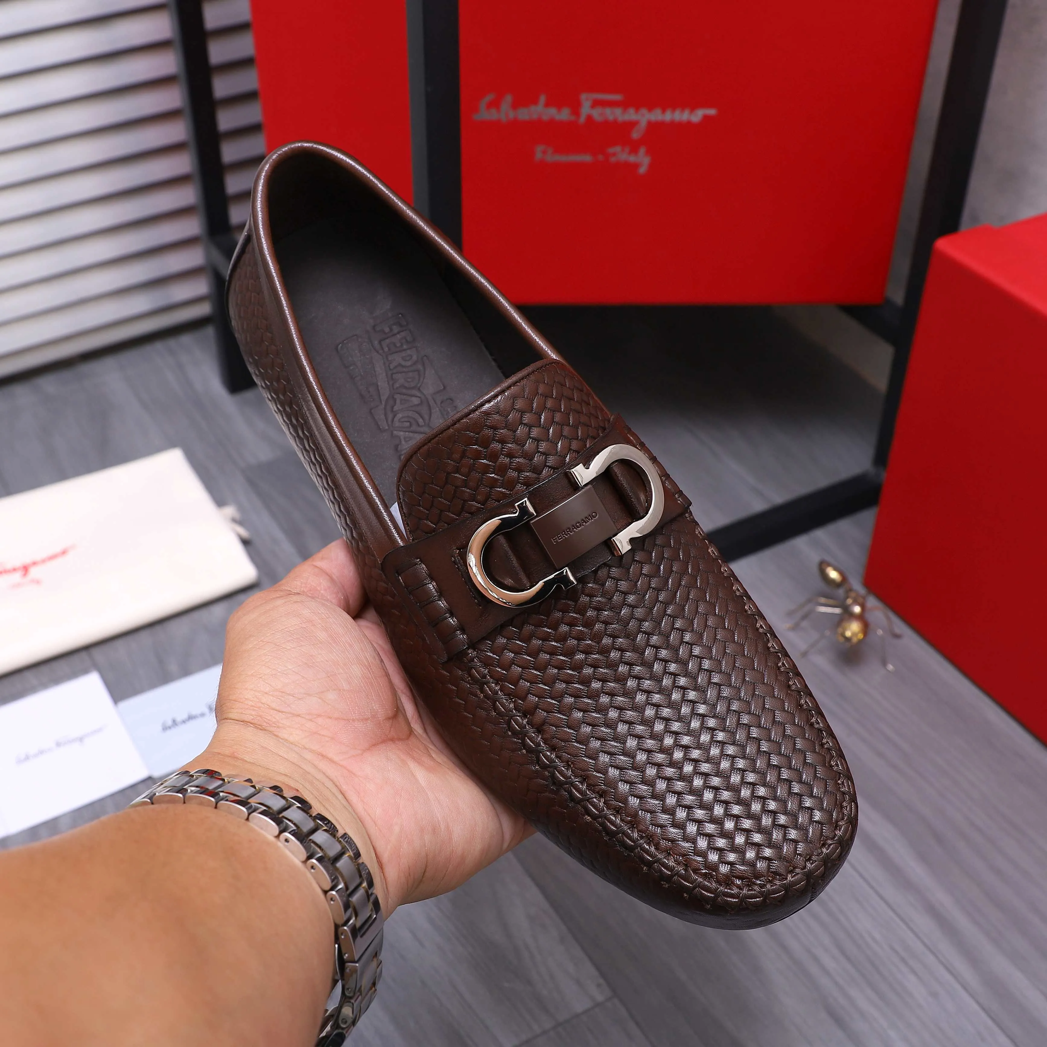Men's shoes 💰480 Product trademark: Ferragamo "Ferragamo" casual slip-on shoes Regular size: 38-45 (45 is custom-made and non-returnable) Product materials: Selected first-layer embossed cowhide upper, cowhide lining, rubber outsole